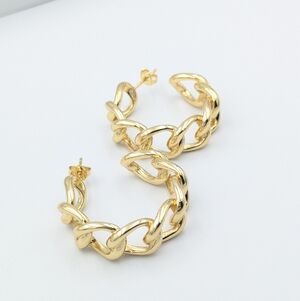 4/24$  Gold tone chain look stud hoops earrings